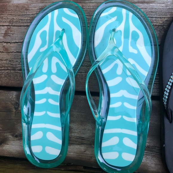 3 pairs of Flip Flops - Picture 5 of 14
